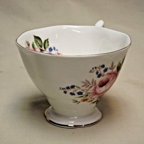 Royal Albert Bone China England Floral Pattern Tea Cup and Saucer - Picture 6 of 12
